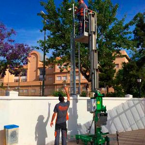 Securiman Instalaciones hombre en grúa
