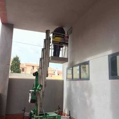 Securiman Instalaciones grúa en interior de edificio